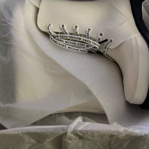 BRAND NEW! Still in Box! 
Michael Kors PVC White/Black Rain boot w/lining! - Picture 4 of 9